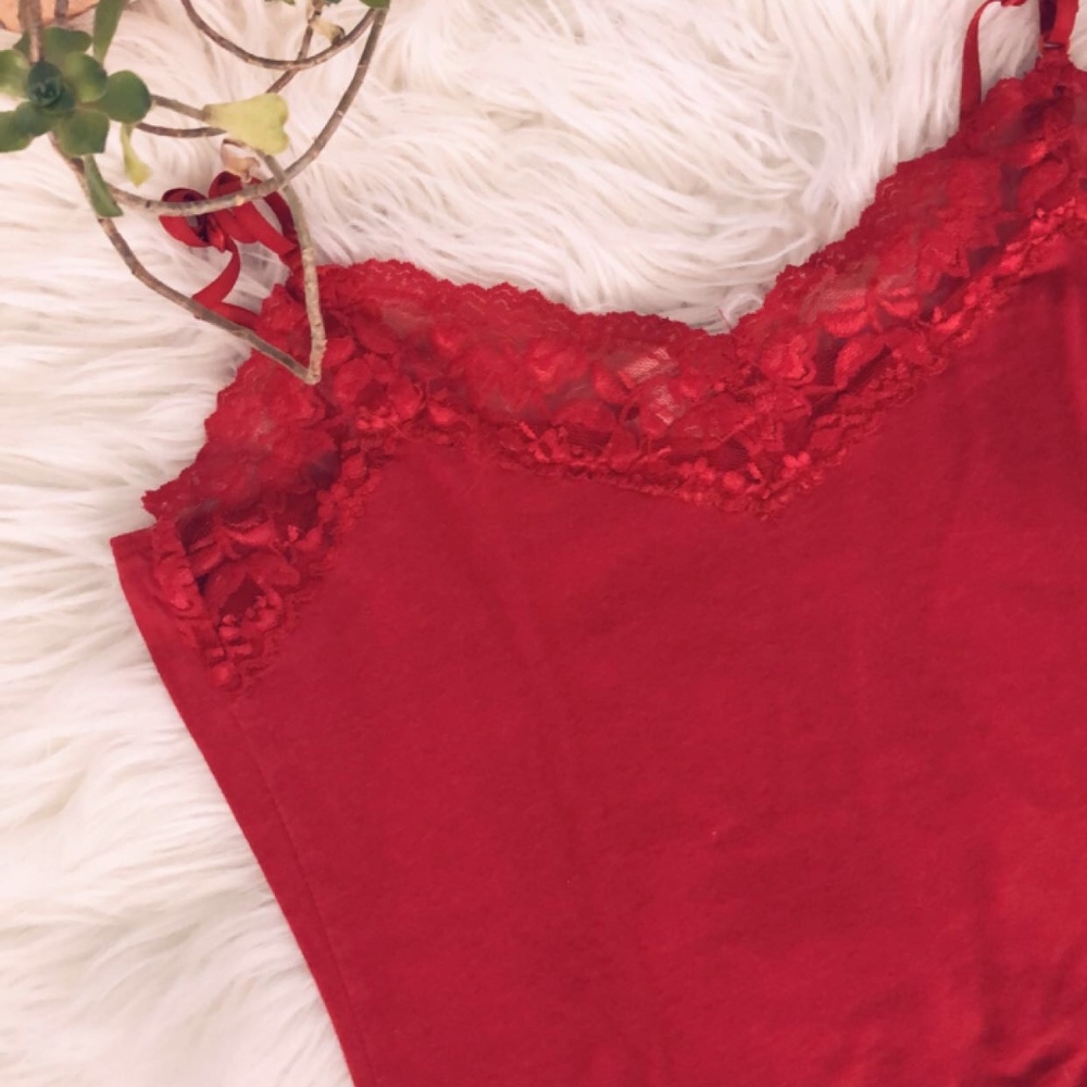 Red Lace Tanktop - Picture 2 of 2